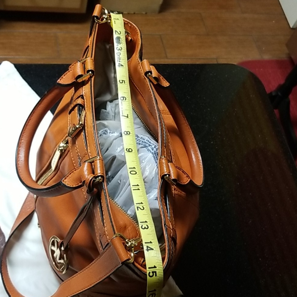 Michael Kors Bucket - Picture 12 of 16